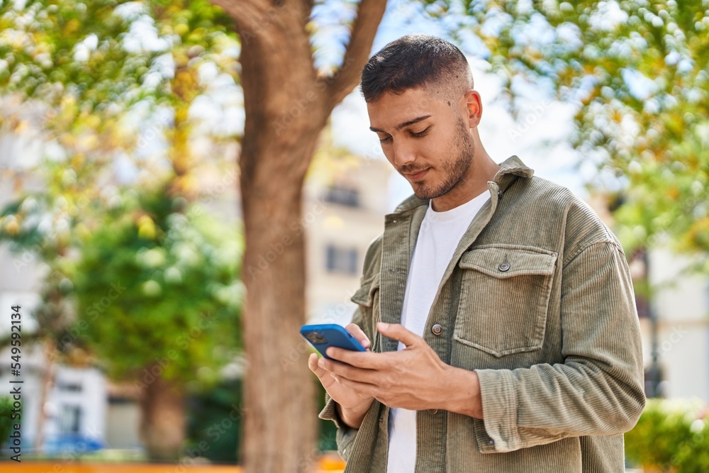 jeune homme contact création de site web camping