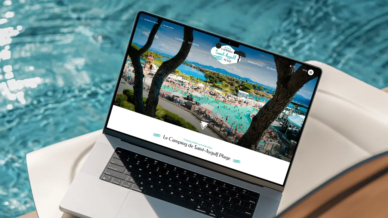 laptop site camping saint-aygulf devant piscine